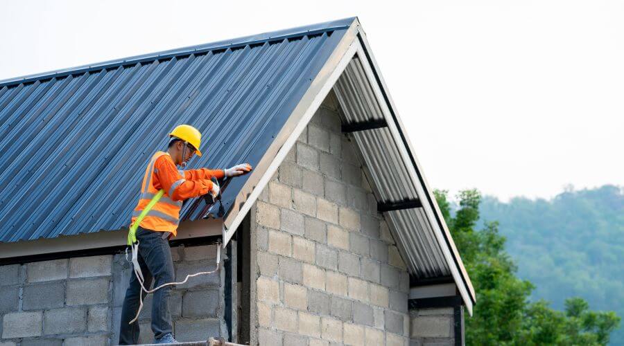 Professional gutter cleaning in Yoder, IN